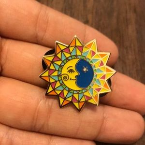 Sun/moon pin